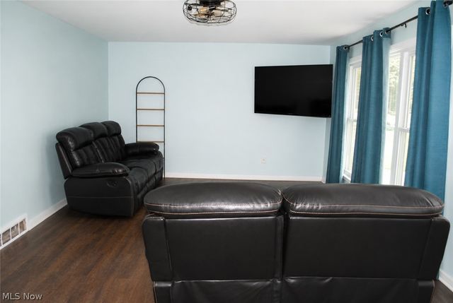 210 Oakdale Drive, South Amherst, OH 44001