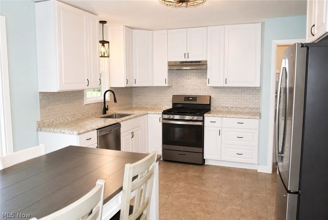 210 Oakdale Drive, South Amherst, OH 44001