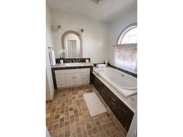 5588 Pioneer Rd, Boulder, CO 80301