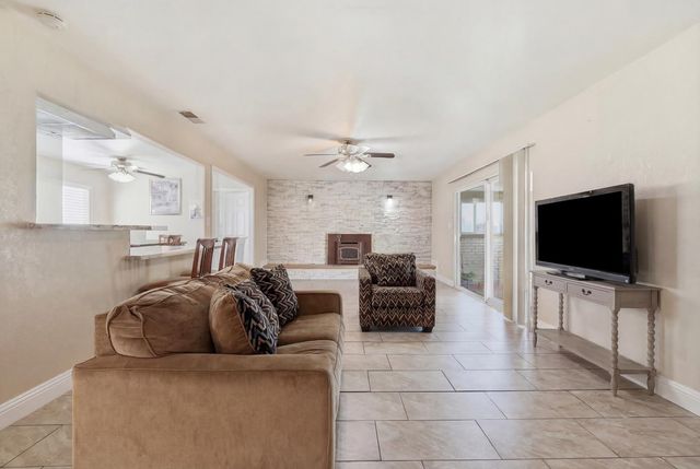 1214 E Mesa Avenue, Fresno, CA 93710