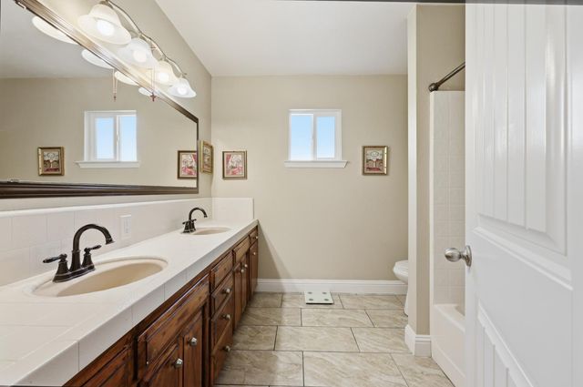 1214 E Mesa Avenue, Fresno, CA 93710