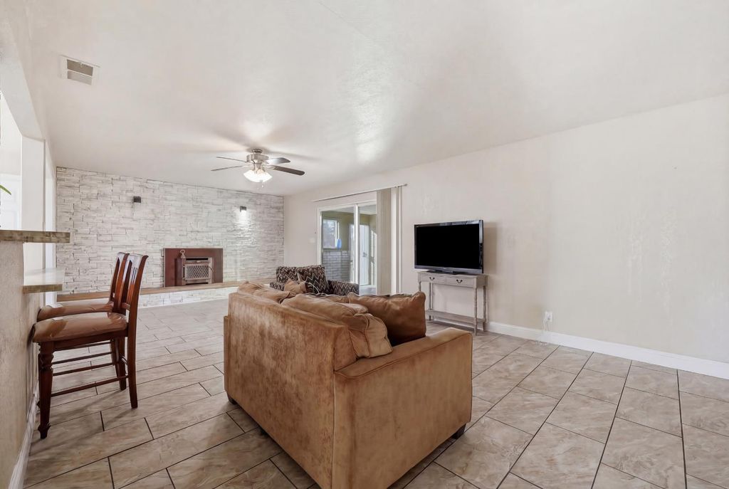 Image 10 of property listing at 1214 E Mesa Avenue, Fresno, CA 93710