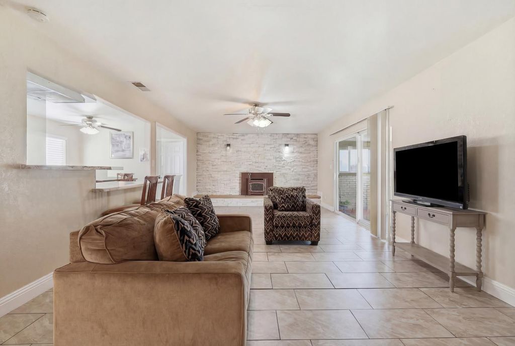 Image 12 of property listing at 1214 E Mesa Avenue, Fresno, CA 93710