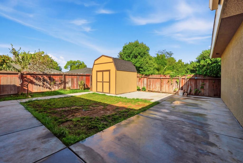 Image 21 of property listing at 1214 E Mesa Avenue, Fresno, CA 93710