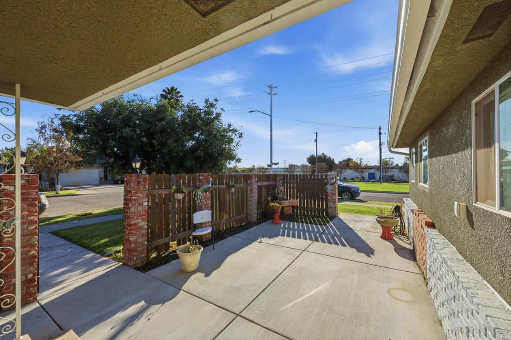 Image 22 of property listing at 1214 E Mesa Avenue, Fresno, CA 93710