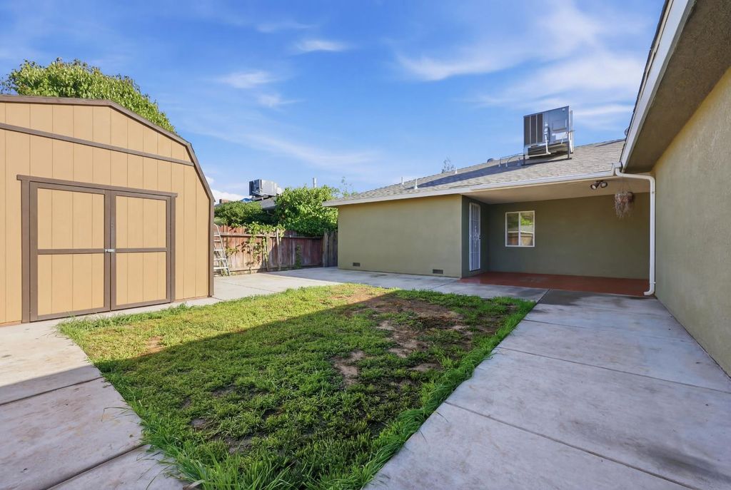 Image 24 of property listing at 1214 E Mesa Avenue, Fresno, CA 93710