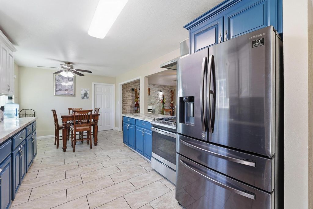 Image 6 of property listing at 1214 E Mesa Avenue, Fresno, CA 93710
