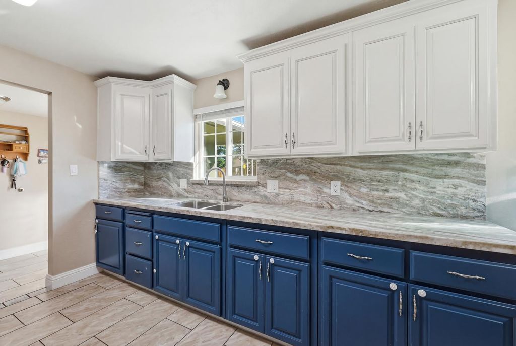 Image 7 of property listing at 1214 E Mesa Avenue, Fresno, CA 93710