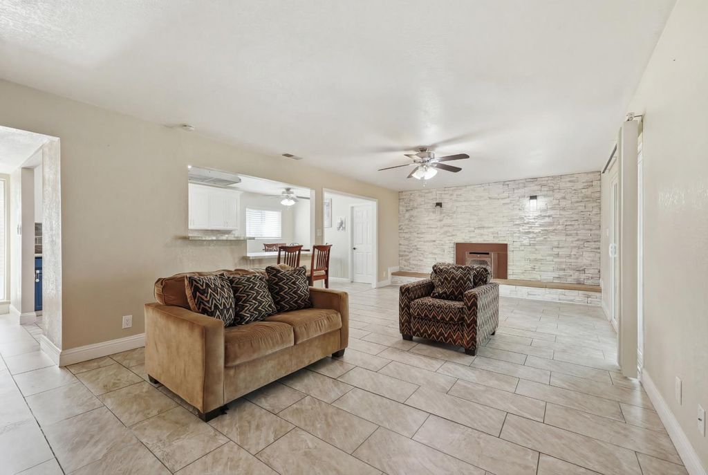 Image 9 of property listing at 1214 E Mesa Avenue, Fresno, CA 93710