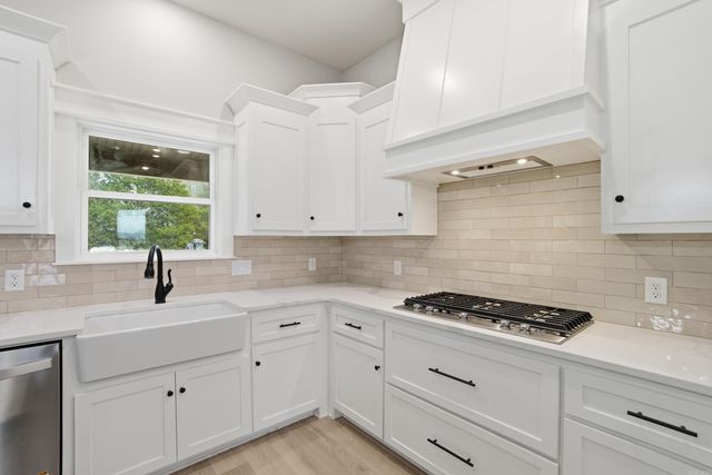 75 Emerald Lane, Greers Ferry, AR 72067