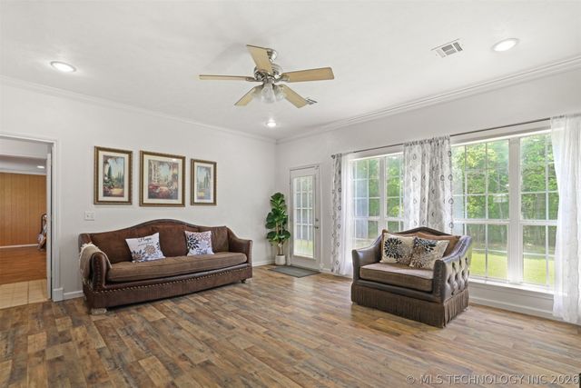 7221 Garden Oak Drive, Kingston, OK 73439