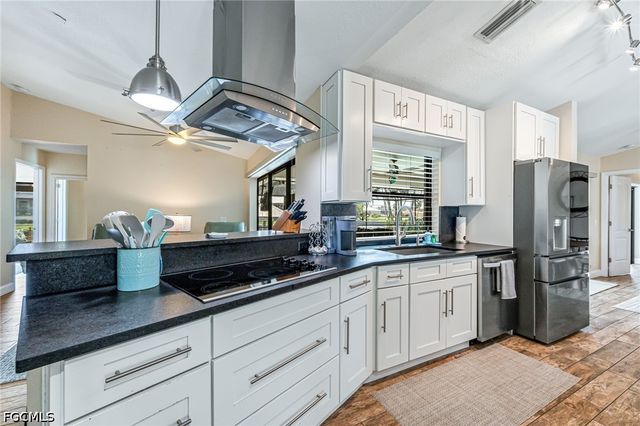 5630 Riverside DR, Cape Coral, FL 33904