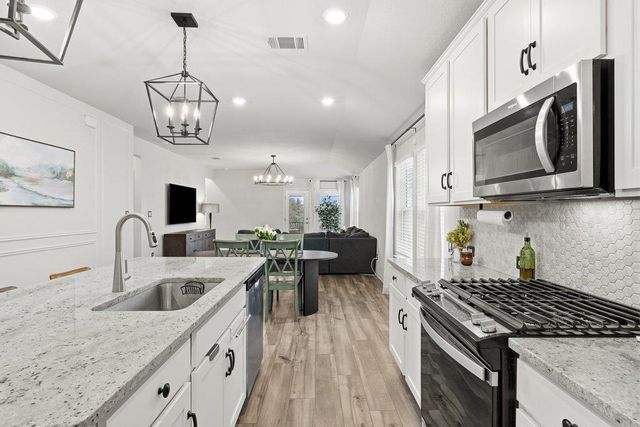 225 El Capitan LOOP, Dripping Springs, TX 78620