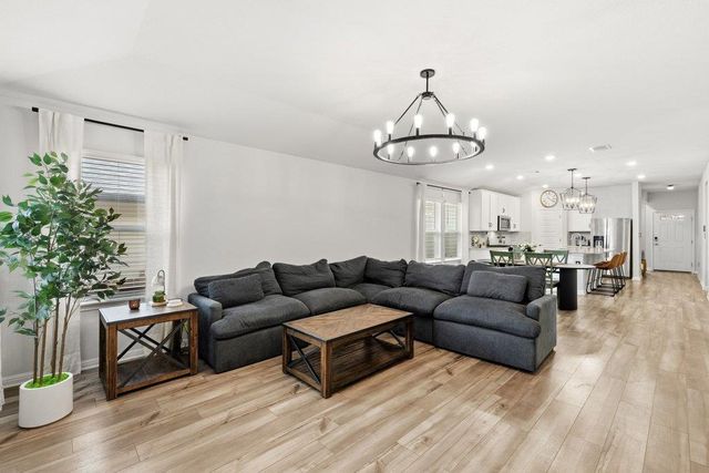 225 El Capitan LOOP, Dripping Springs, TX 78620