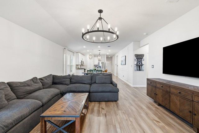 225 El Capitan LOOP, Dripping Springs, TX 78620