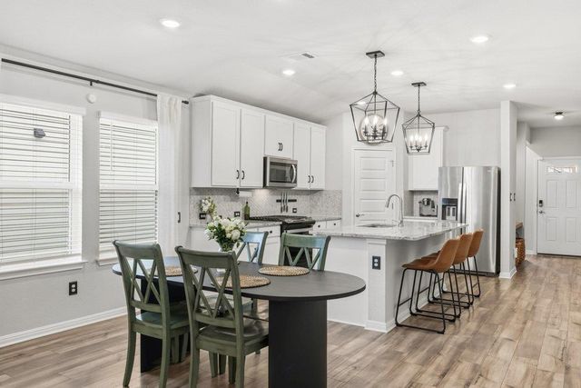 225 El Capitan LOOP, Dripping Springs, TX 78620