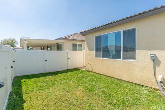 561 Yukon Road, Rialto, CA 92377