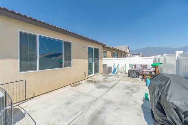 561 Yukon Road, Rialto, CA 92377