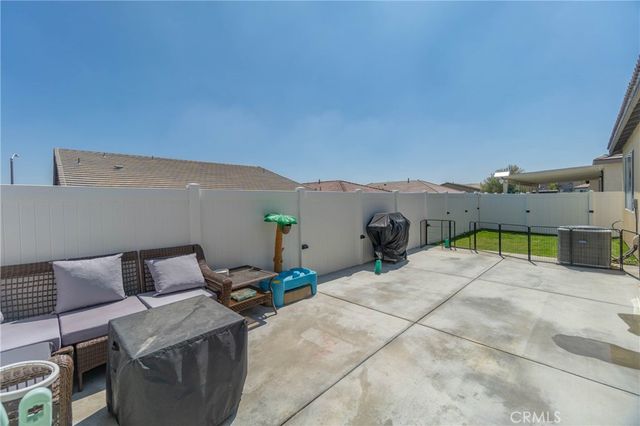 561 Yukon Road, Rialto, CA 92377
