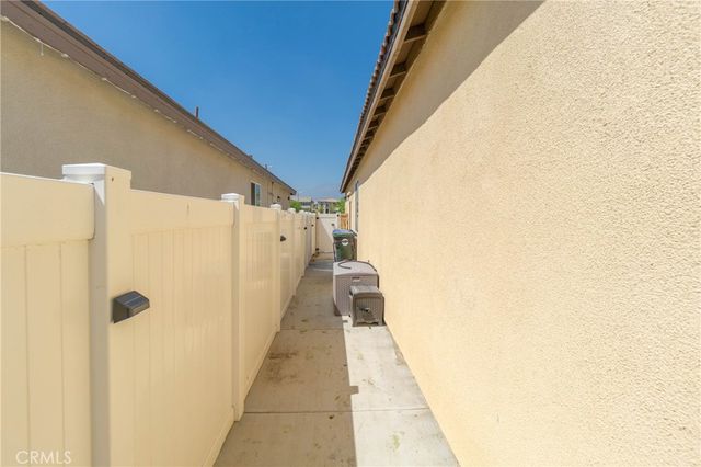561 Yukon Road, Rialto, CA 92377