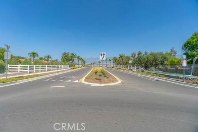561 Yukon Road, Rialto, CA 92377