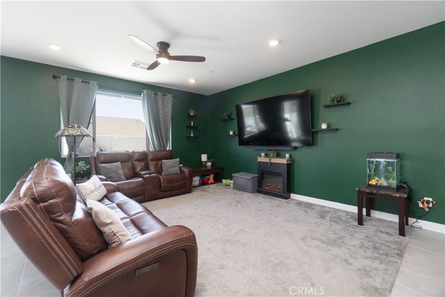 561 Yukon Road, Rialto, CA 92377