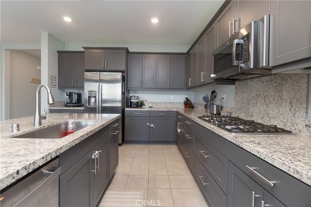 561 Yukon Road, Rialto, CA 92377
