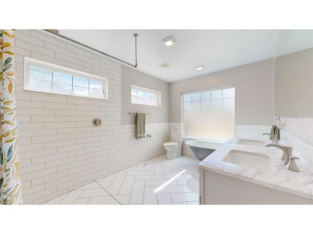 460 W 5th St, Loveland, CO 80537