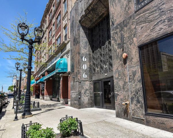 606 W Wisconsin AVENUE #1702, Milwaukee, WI 53203