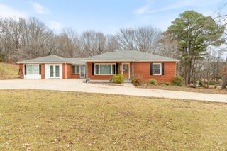 1118 N Charlotte Street, Dickson, TN 37055