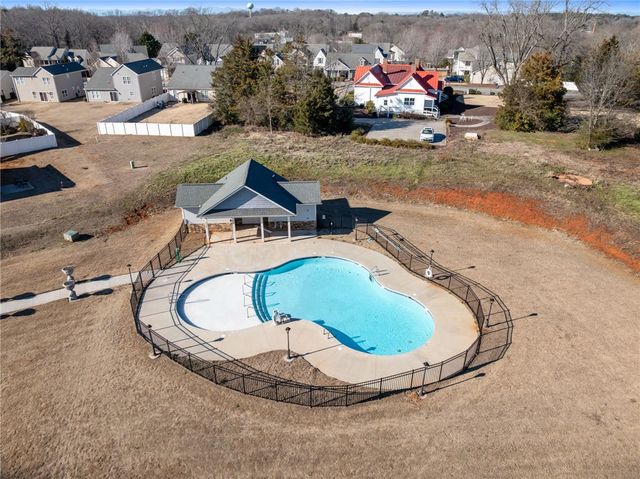 452 Bee Cove Way, Pendleton, SC 29670