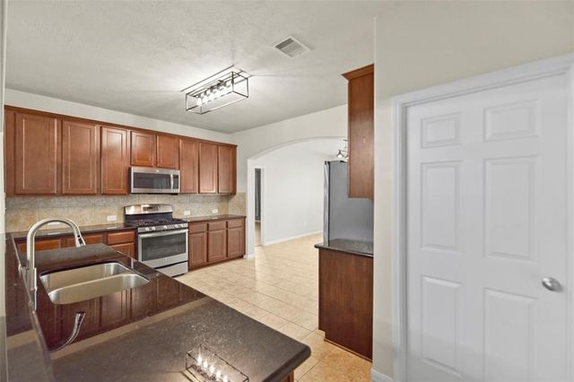 16935 Lake Arlington Lane, Houston, TX 77044