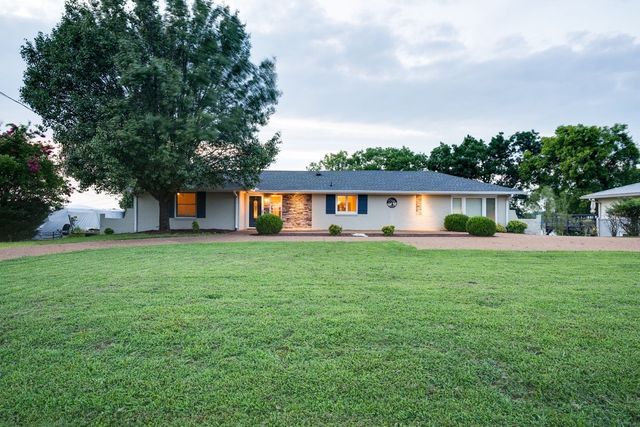 389 Green Harbor Rd, Old Hickory, TN 37138