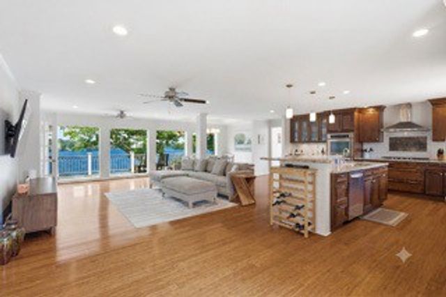 389 Green Harbor Rd, Old Hickory, TN 37138