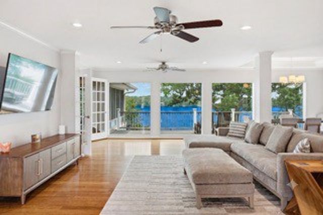389 Green Harbor Rd, Old Hickory, TN 37138