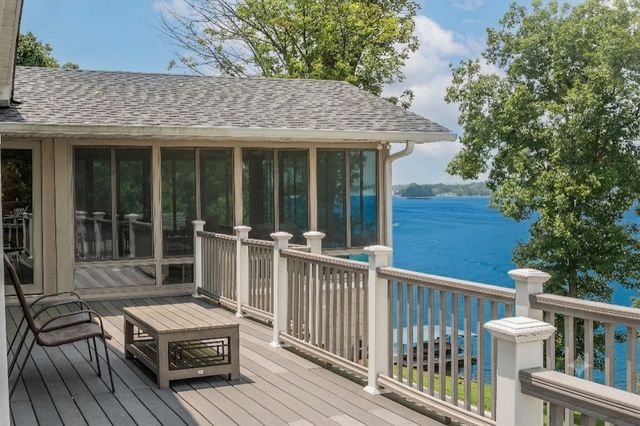 389 Green Harbor Rd, Old Hickory, TN 37138