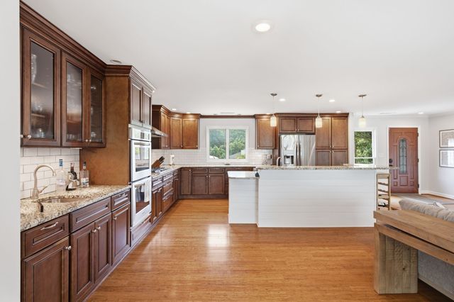 389 Green Harbor Rd, Old Hickory, TN 37138