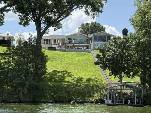 389 Green Harbor Rd, Old Hickory, TN 37138