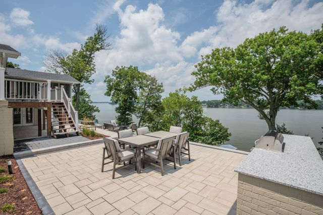 389 Green Harbor Rd, Old Hickory, TN 37138