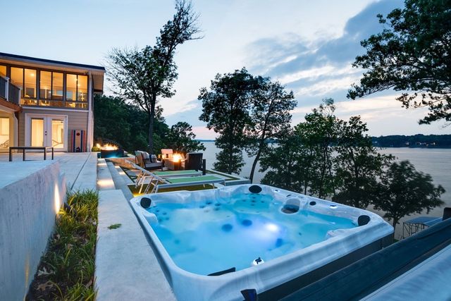 389 Green Harbor Rd, Old Hickory, TN 37138