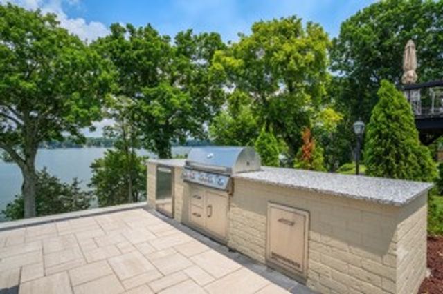 389 Green Harbor Rd, Old Hickory, TN 37138
