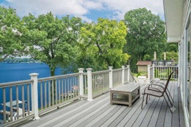 389 Green Harbor Rd, Old Hickory, TN 37138