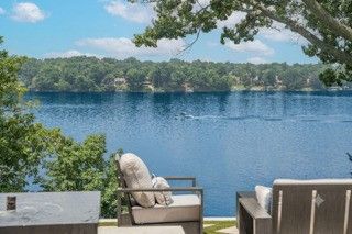 389 Green Harbor Rd, Old Hickory, TN 37138