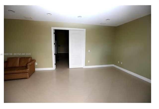 6135 NW 167th St E19, Hialeah, FL 33015