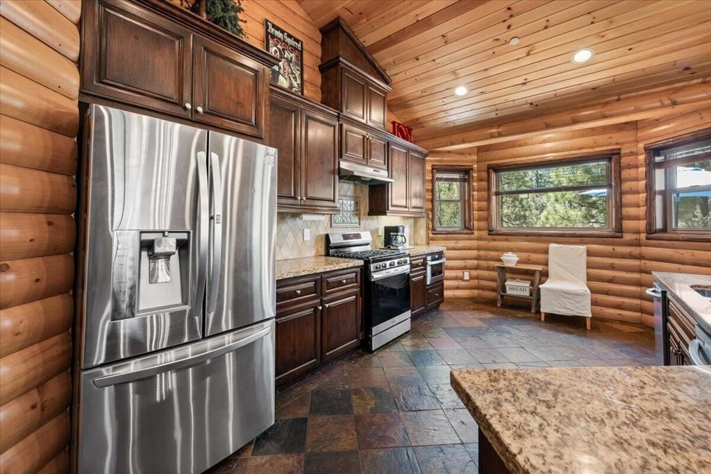 Image 10 of property listing at 132 Stony Creek Road, Big Bear, CA 92315