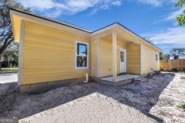 11 West Street, Savannah, GA 31415