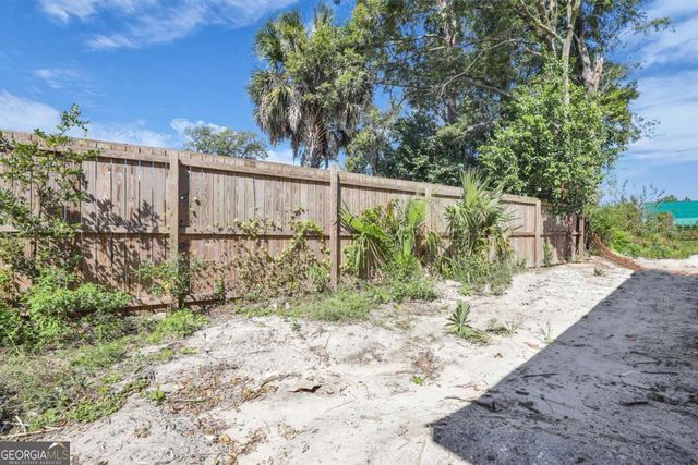 11 West Street, Savannah, GA 31415