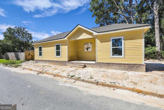 11 West Street, Savannah, GA 31415