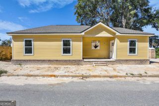 11 West Street, Savannah, GA 31415