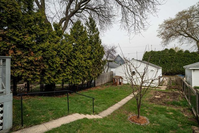 2868 S Ellen STREET, Milwaukee, WI 53207